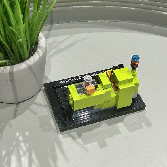 LEGO Promotional: Tribute to Lego House (40563) Brick Building Machine - Picture 3 of 4